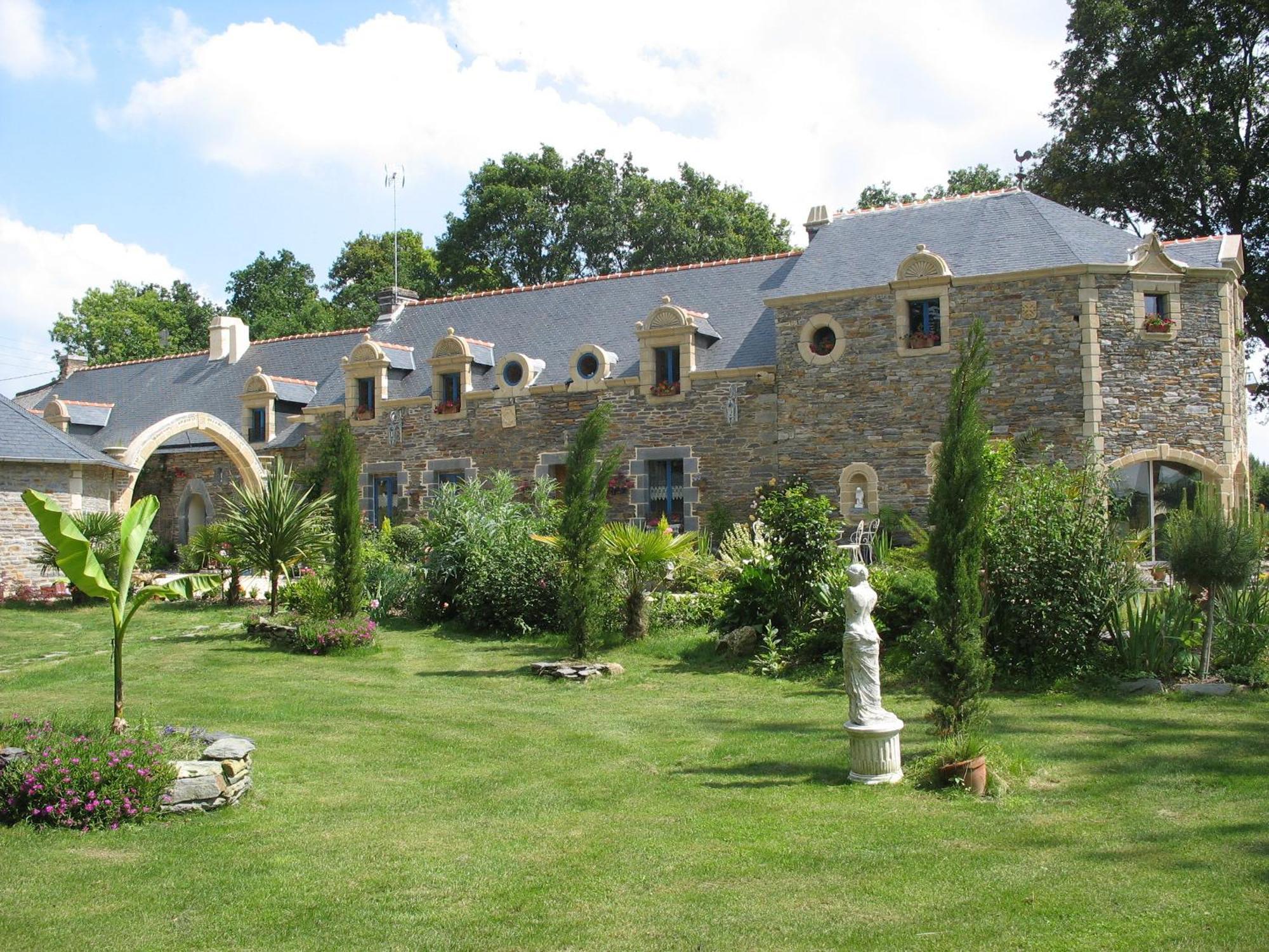 Le Clos Saint Fiacre Hotell Carentoir Exteriör bild